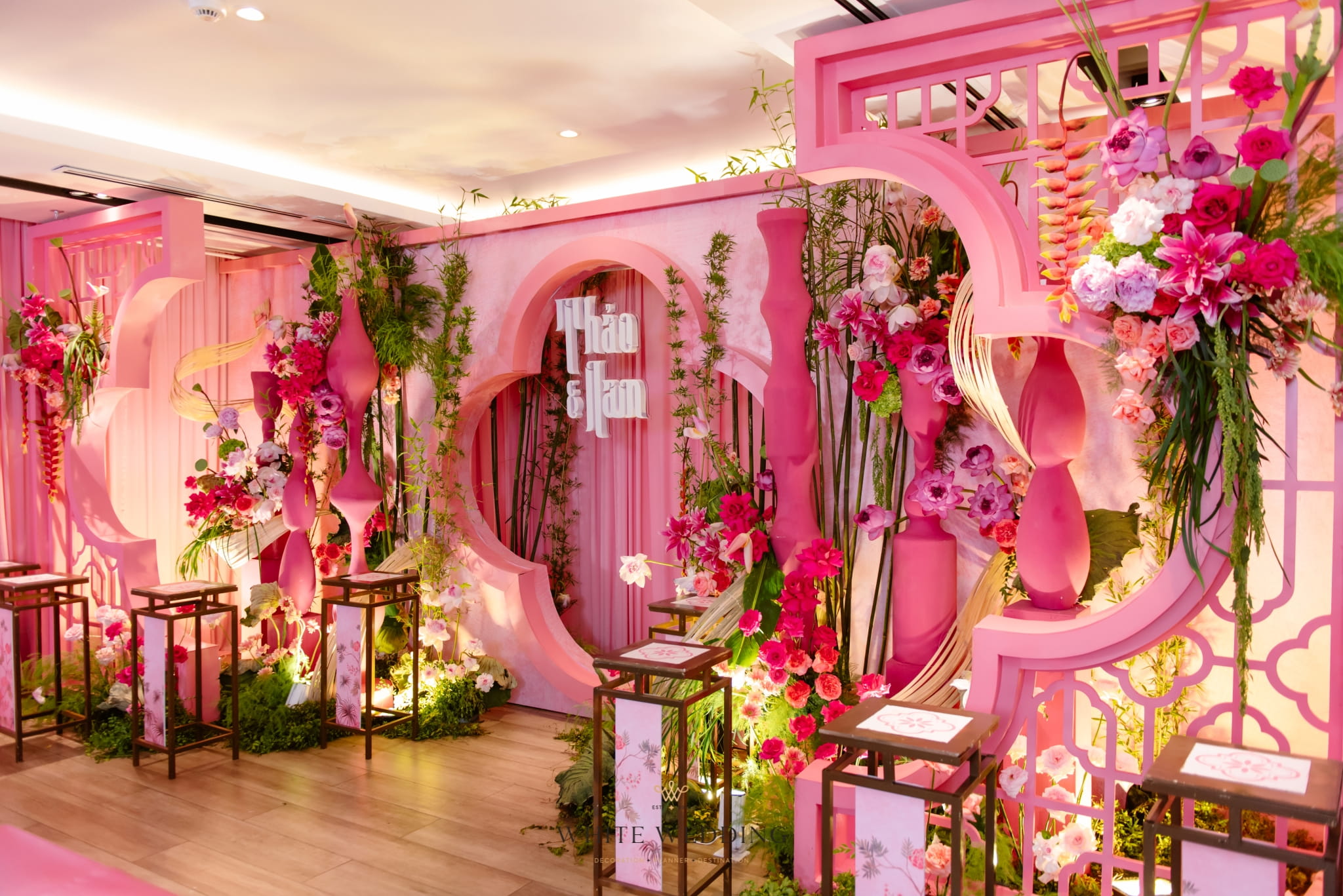 Hồng Môn Hoa Viên 16 batch trang tri le gia tien hong mon hoa vien white wedding 8 1