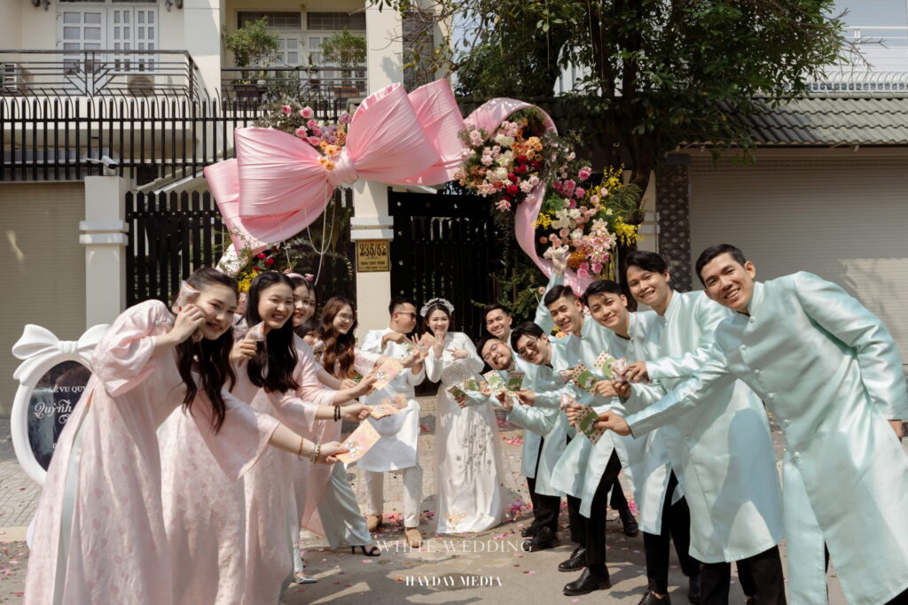 batch trang tri le gia tien no va meo white wedding 38 2