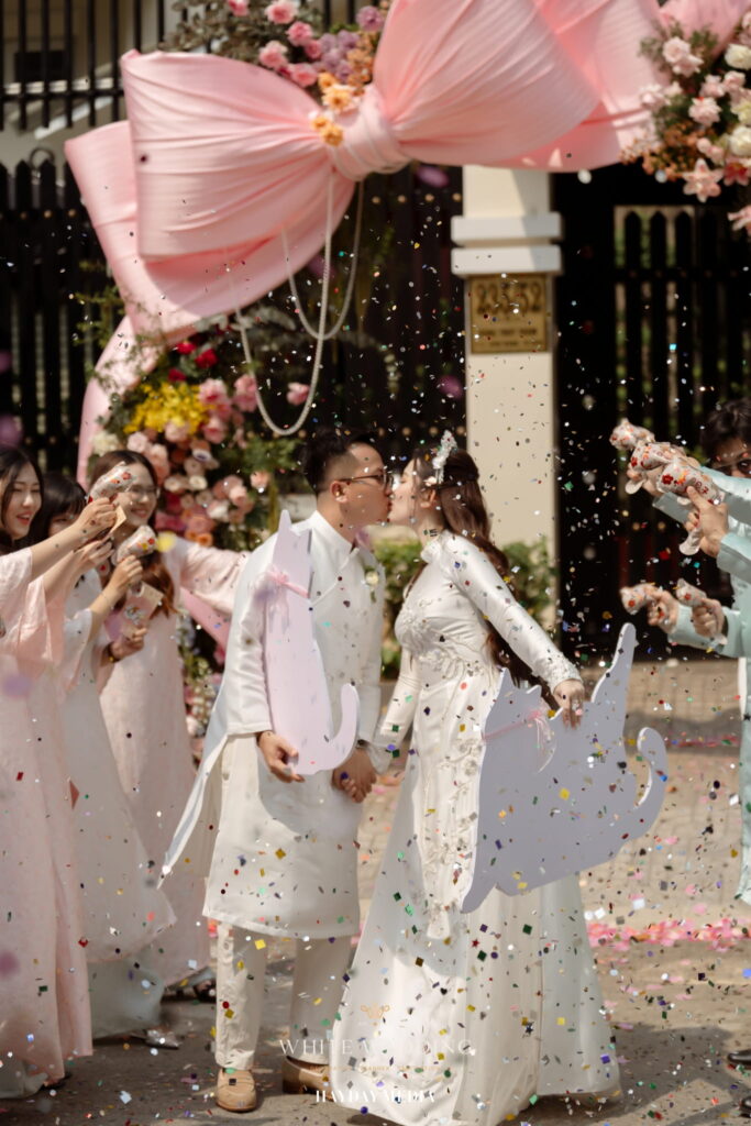 batch trang tri le gia tien no va meo white wedding 39 2