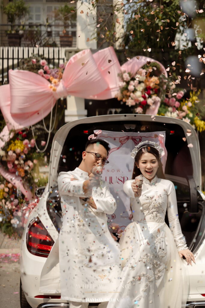 batch trang tri le gia tien no va meo white wedding 40 2