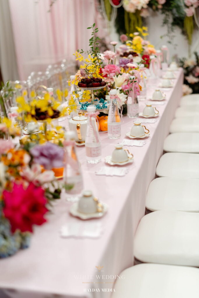 batch trang tri le gia tien no va meo white wedding 41 1