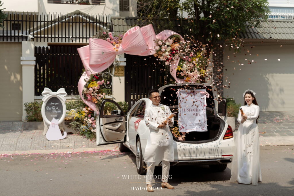 batch trang tri le gia tien no va meo white wedding 45 2