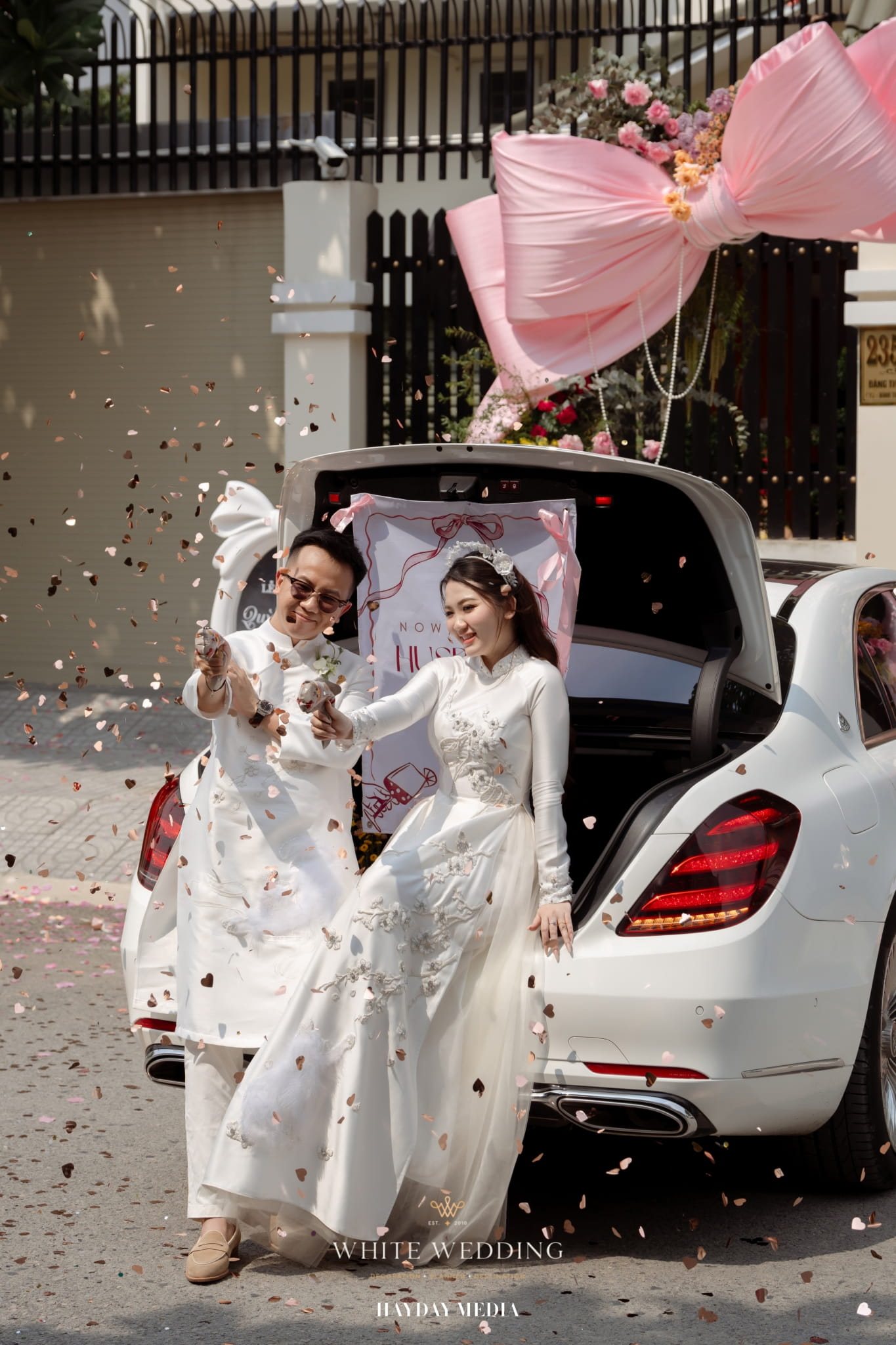batch trang tri le gia tien no va meo white wedding 46 2