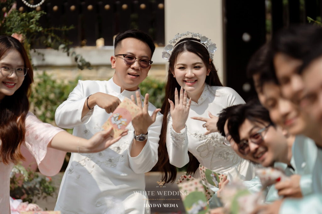 batch trang tri le gia tien no va meo white wedding 47 2