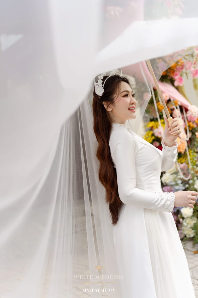 batch trang tri le gia tien no va meo white wedding 5 1
