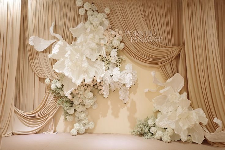 Các Hạng Mục Trang Trí Tiệc Cưới: Chi Tiết Từng Hạng Mục & Báo Giá 3 backdrop san khau1