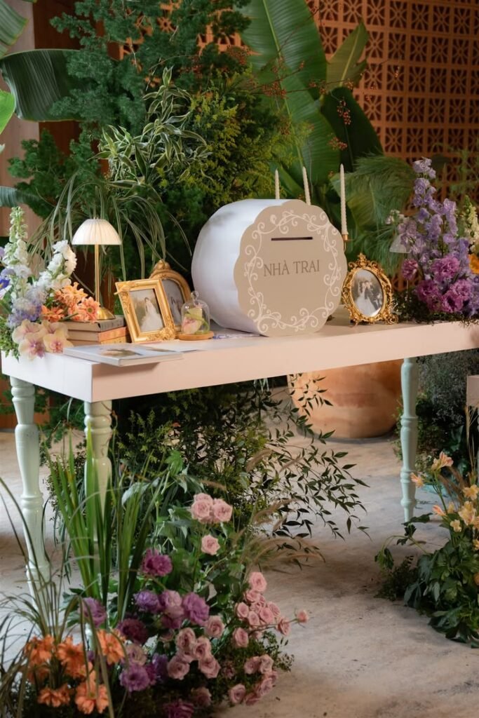 Các Hạng Mục Trang Trí Tiệc Cưới: Chi Tiết Từng Hạng Mục & Báo Giá 5 ban tiep tan white wedding 1