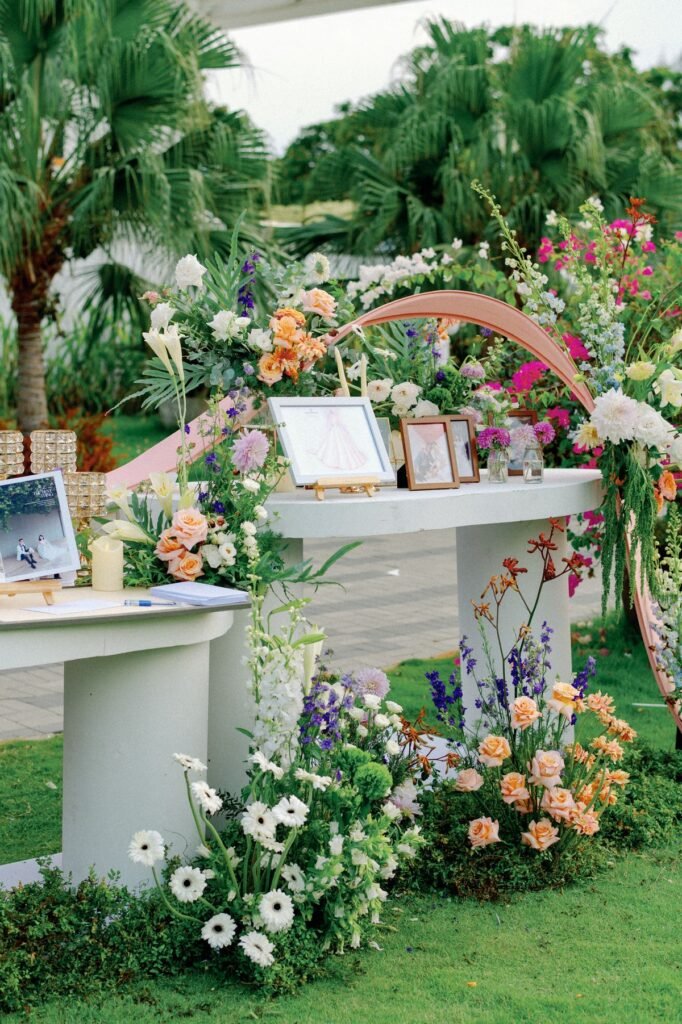 Các Hạng Mục Trang Trí Tiệc Cưới: Chi Tiết Từng Hạng Mục & Báo Giá 4 ban tiep tan white wedding 2