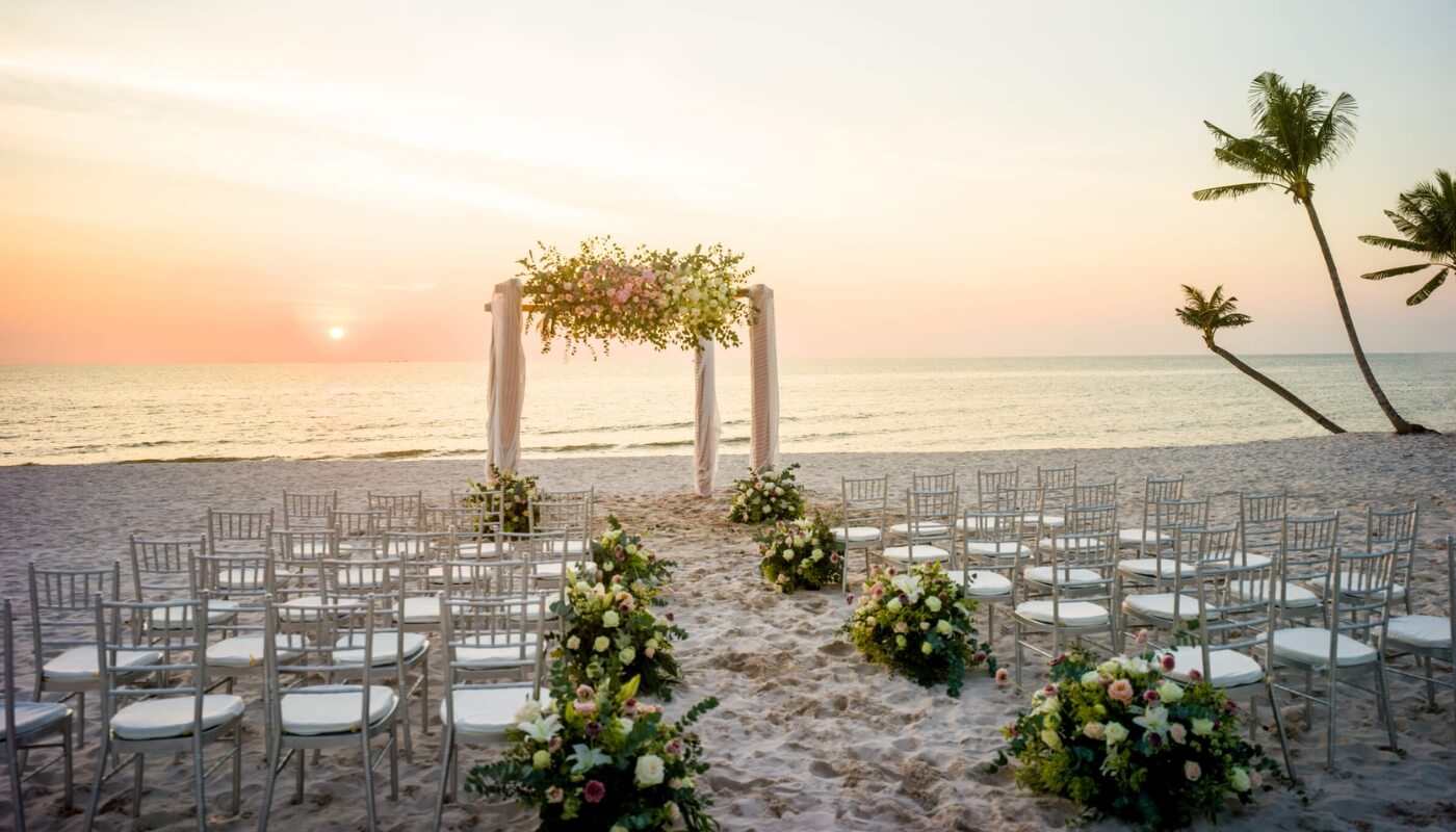 Destination Wedding Tại Việt Nam: Hướng Dẫn Tổ Chức & Top Địa Điểm 2 destination-wedding-viet-nam-white-wedding