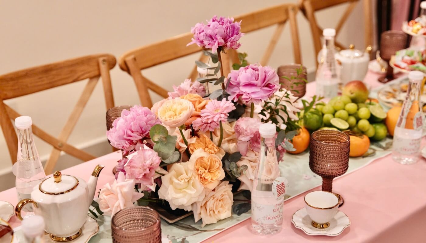 Hoa Trang Trí Lễ Gia Tiên: Ý Nghĩa Từng Loại & Cách Phối Đẹp 2026 1 hoa-trang-tri-le-gia-tien-white-wedding