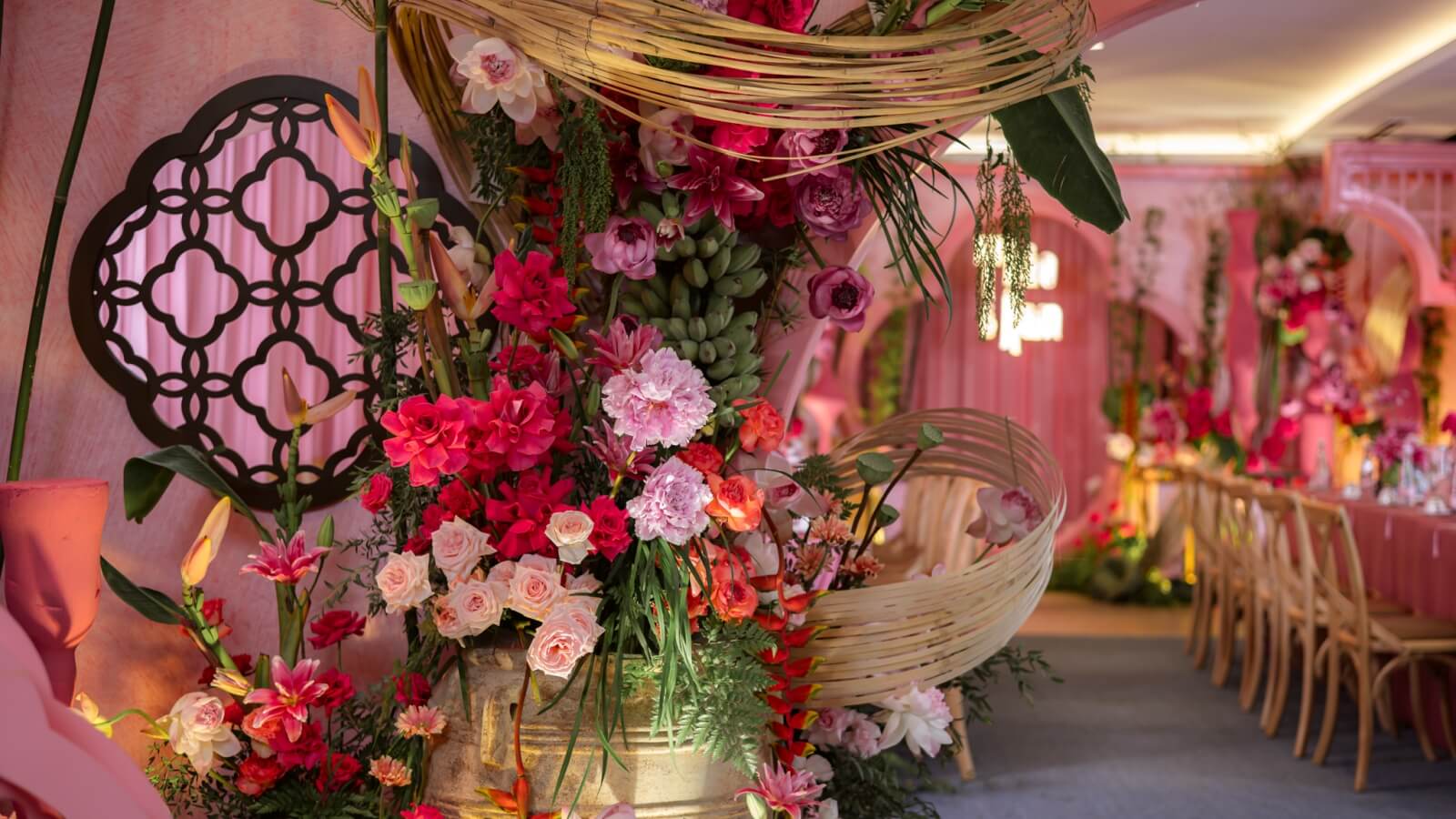 Hoa Trang Trí Lễ Gia Tiên: Ý Nghĩa Từng Loại & Cách Phối Đẹp 2026