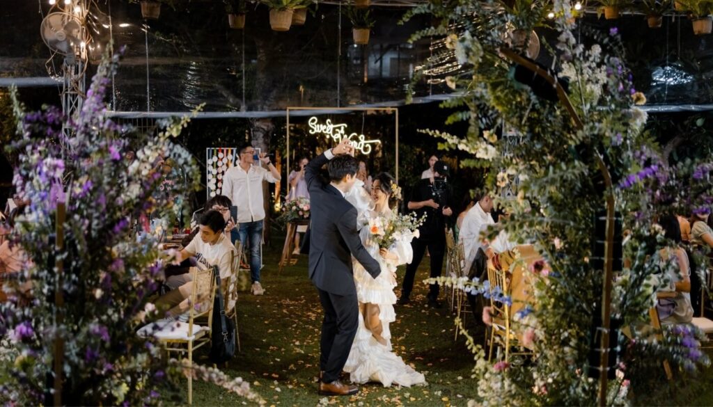 Xu Hướng Đám Cưới 2026: Cá Nhân Hóa, Bền Vững & Storytelling 12 intimate wedding tiec cuoi than mat 1 1
