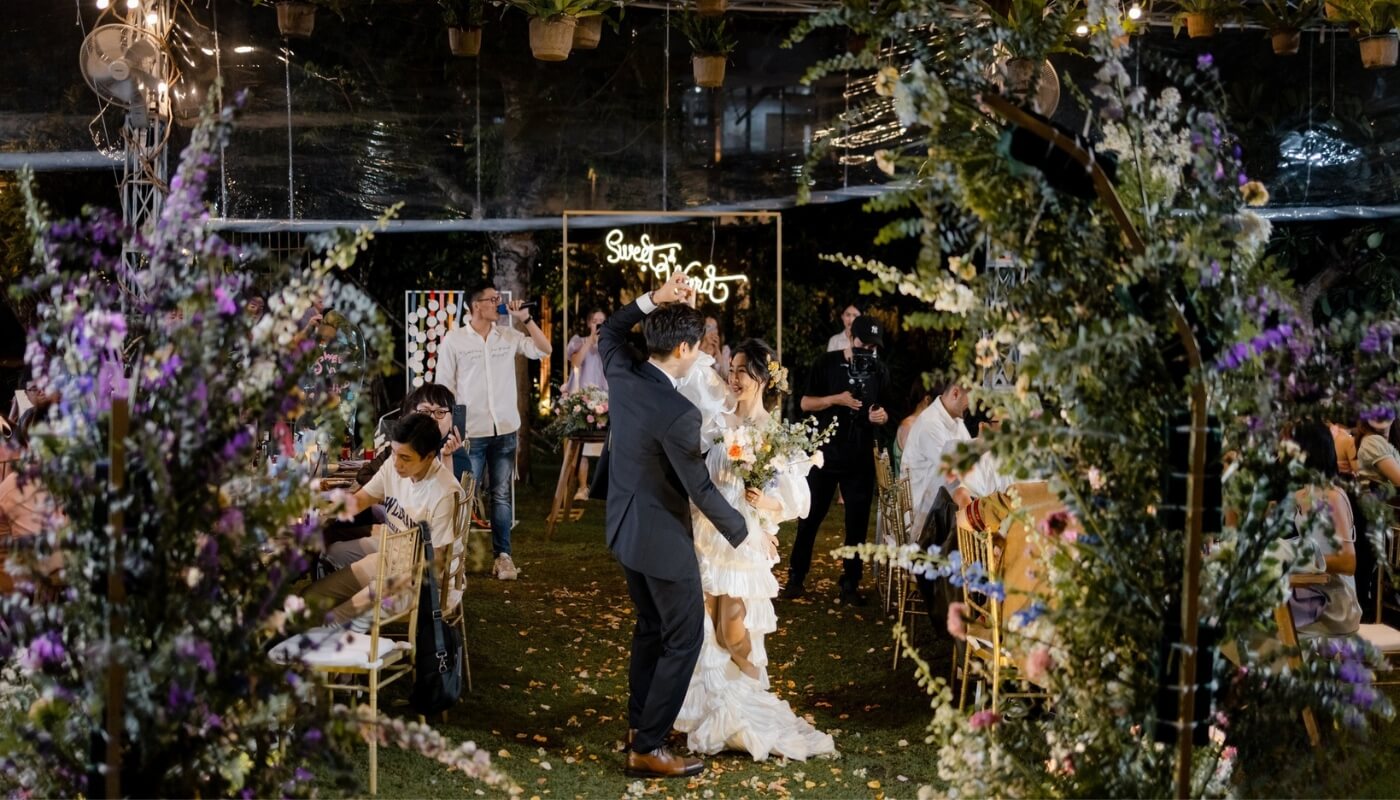 Intimate Wedding: Xu Hướng Tiệc Cưới Thân Mật Dưới 50 Khách 1 intimate-wedding-tiec-cuoi-than-mat-white-wedding