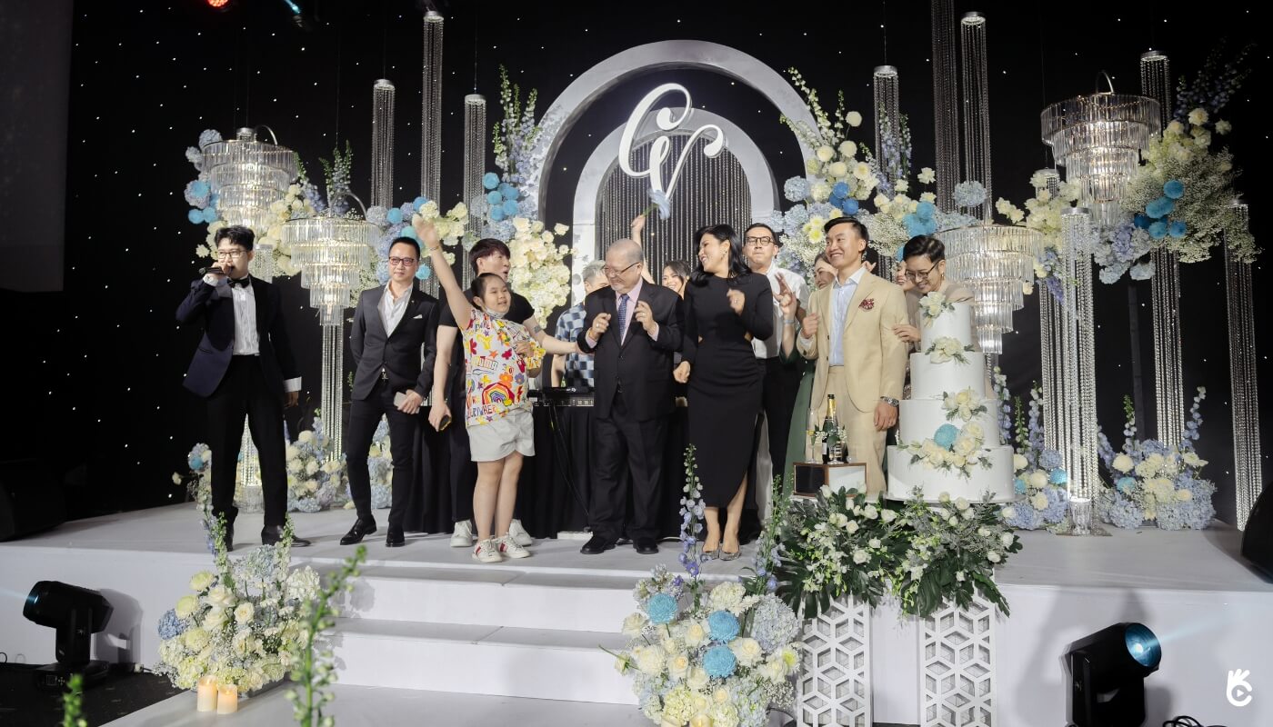 kinh-nghiem-chon-mc-dam-cuoi-white-wedding
