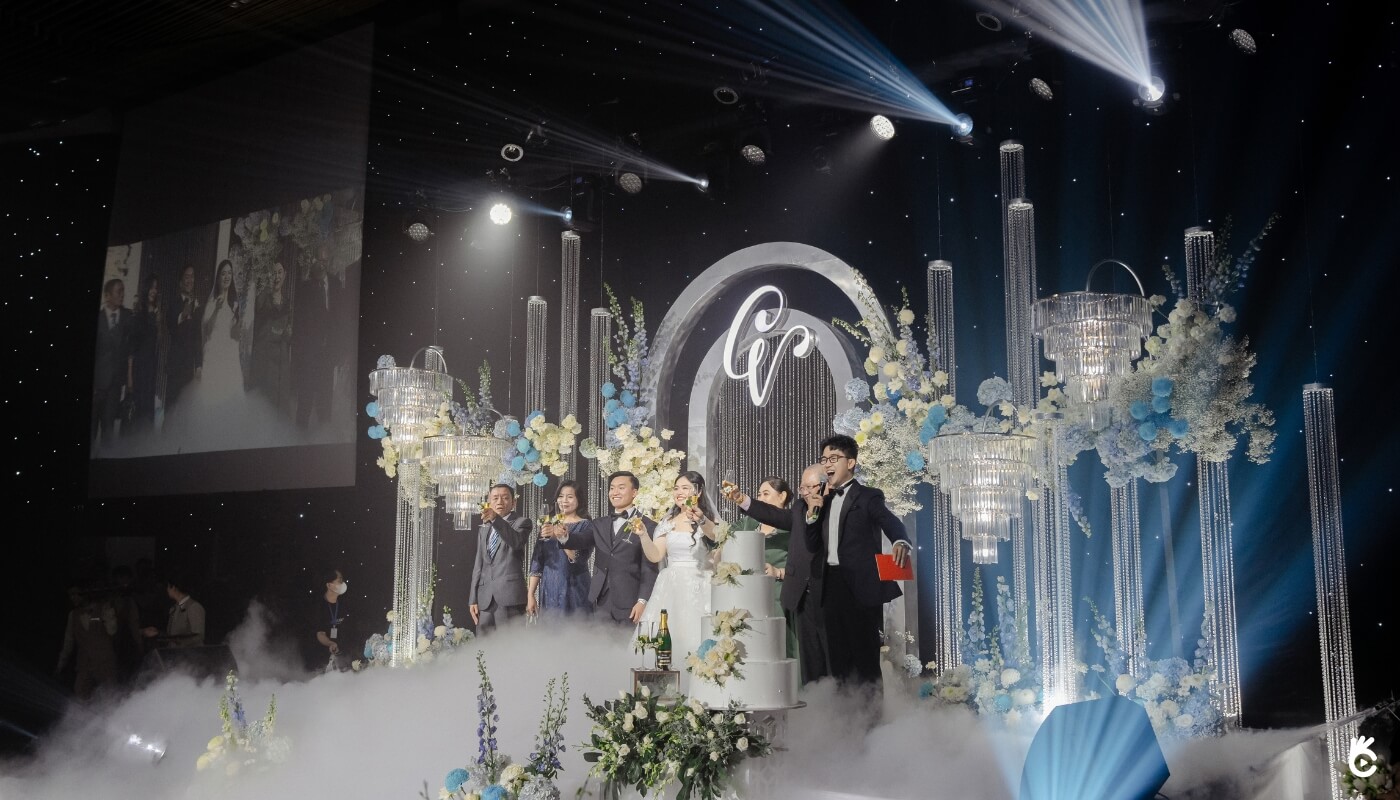 kinh-nghiem-chon-mc-dam-cuoi-white-wedding