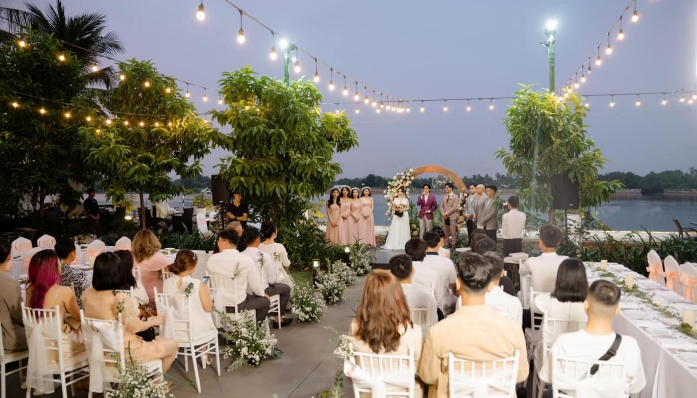 Review Nhà Hàng Tiệc Cưới Theo Từng Quận TP.HCM: Quận 7, 2, Bình Thạnh, Thủ Đức 1 nha-hang-tiec-cuoi-theo-quan-tphcm-white-wedding