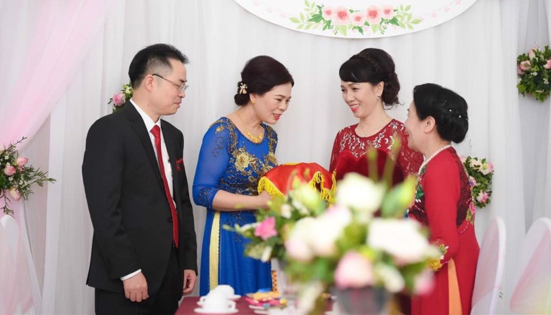 phong-tuc-cuoi-hoi-mien-bac-white-wedding