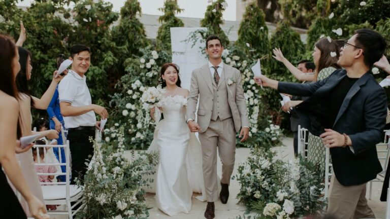 Tiệc Cưới Ngoài Trời vs Trong Nhà Hàng: So Sánh Chi Tiết Để Chọn Đúng