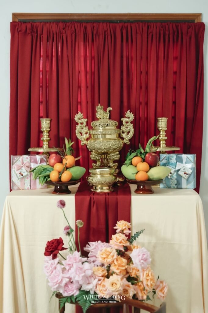 trang tri ban tho gia tien white wedding 6