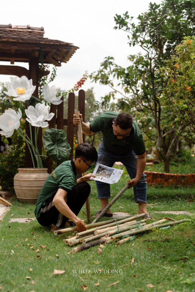 Bí Quyết Chọn Đơn vị Trang Trí Gia Tiên TPHCM & Quy Trình Chuẩn 2026 16 trang tri le gia tien lien van nha sac white wedding 15 1