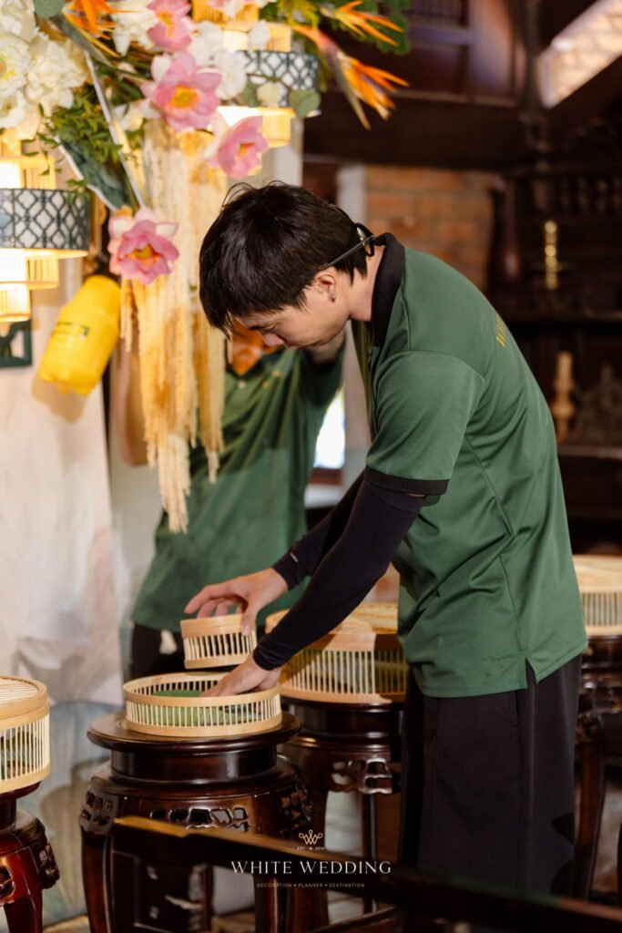 Bí Quyết Chọn Đơn vị Trang Trí Gia Tiên TPHCM & Quy Trình Chuẩn 2026 17 trang tri le gia tien lien van nha sac white wedding 16 1