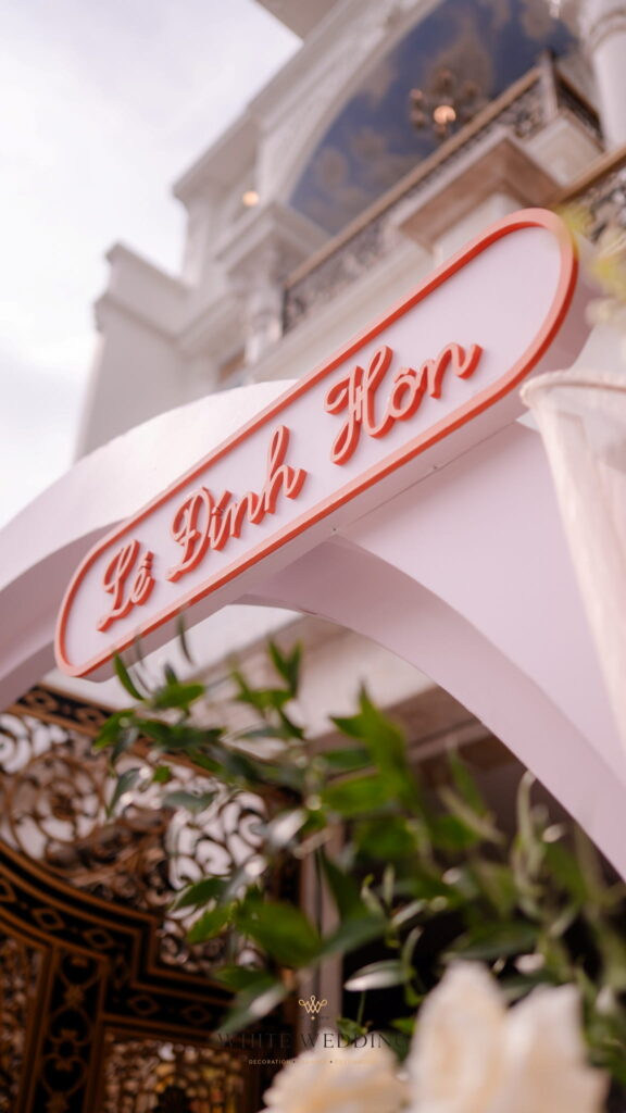 Sunset Peach 22 trang tri le gia tien sunset peach white wedding 17