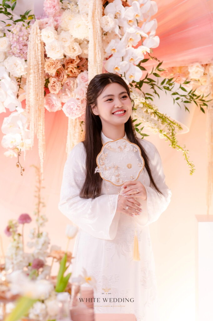 Sunset Peach 25 trang tri le gia tien sunset peach white wedding 27