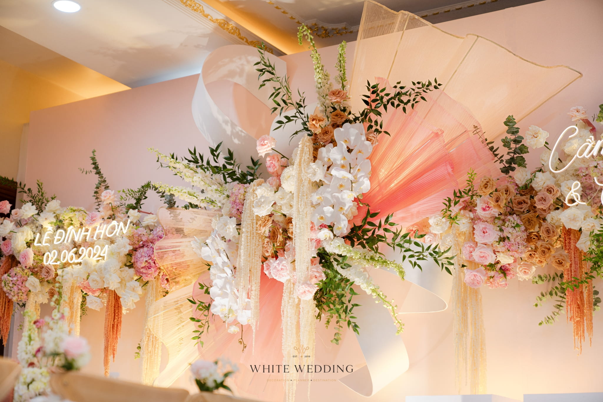 Sunset Peach 12 trang tri le gia tien sunset peach white wedding 47