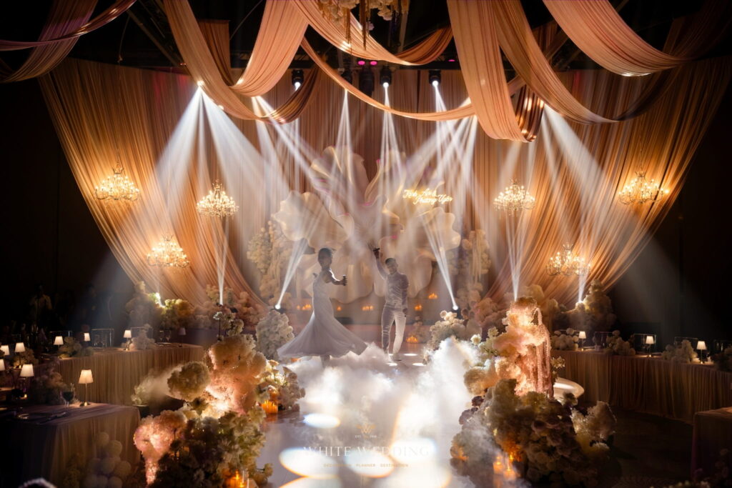 trang tri tiec cuoi a symphony of blooms white wedding 11