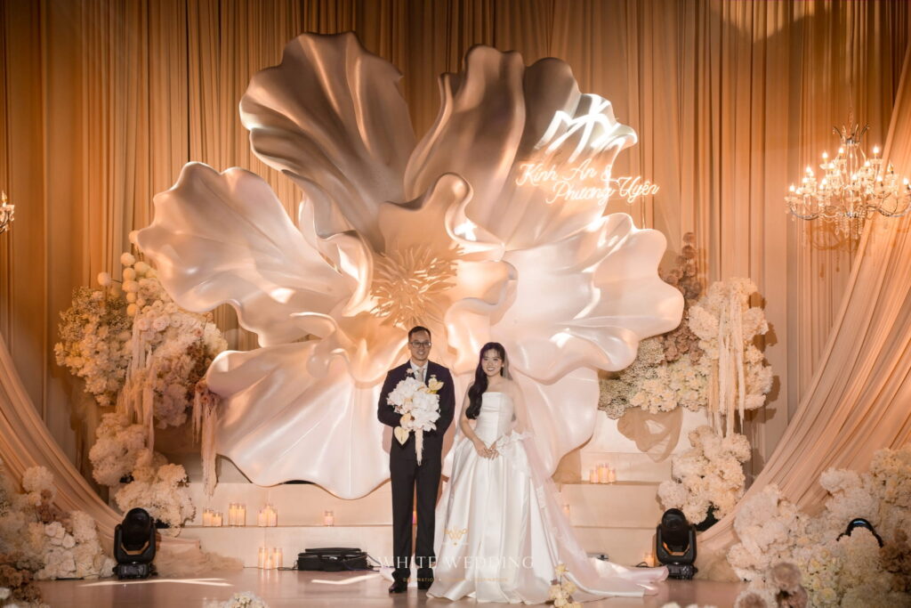trang tri tiec cuoi a symphony of blooms white wedding 12