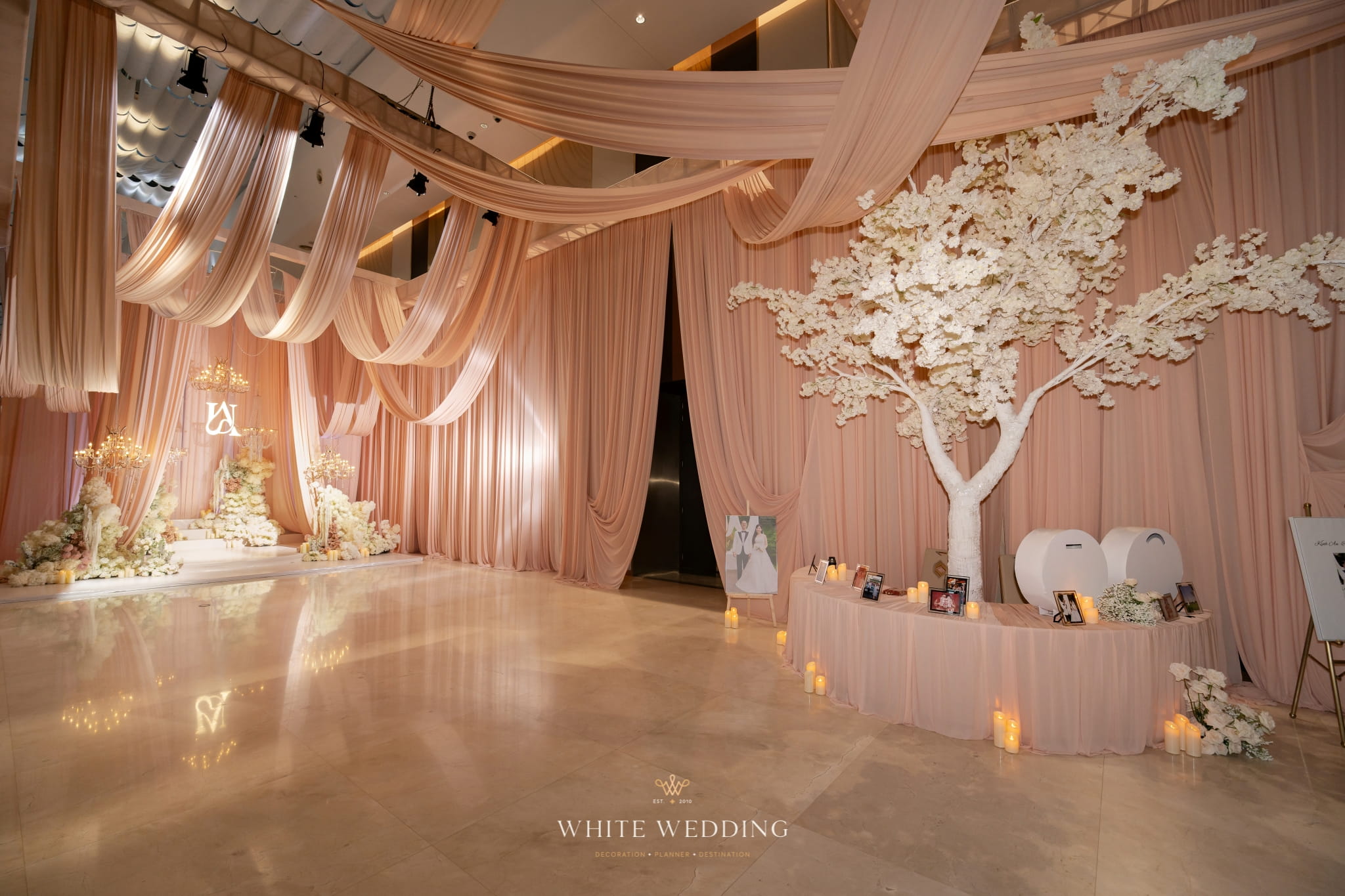 trang tri tiec cuoi a symphony of blooms white wedding 9