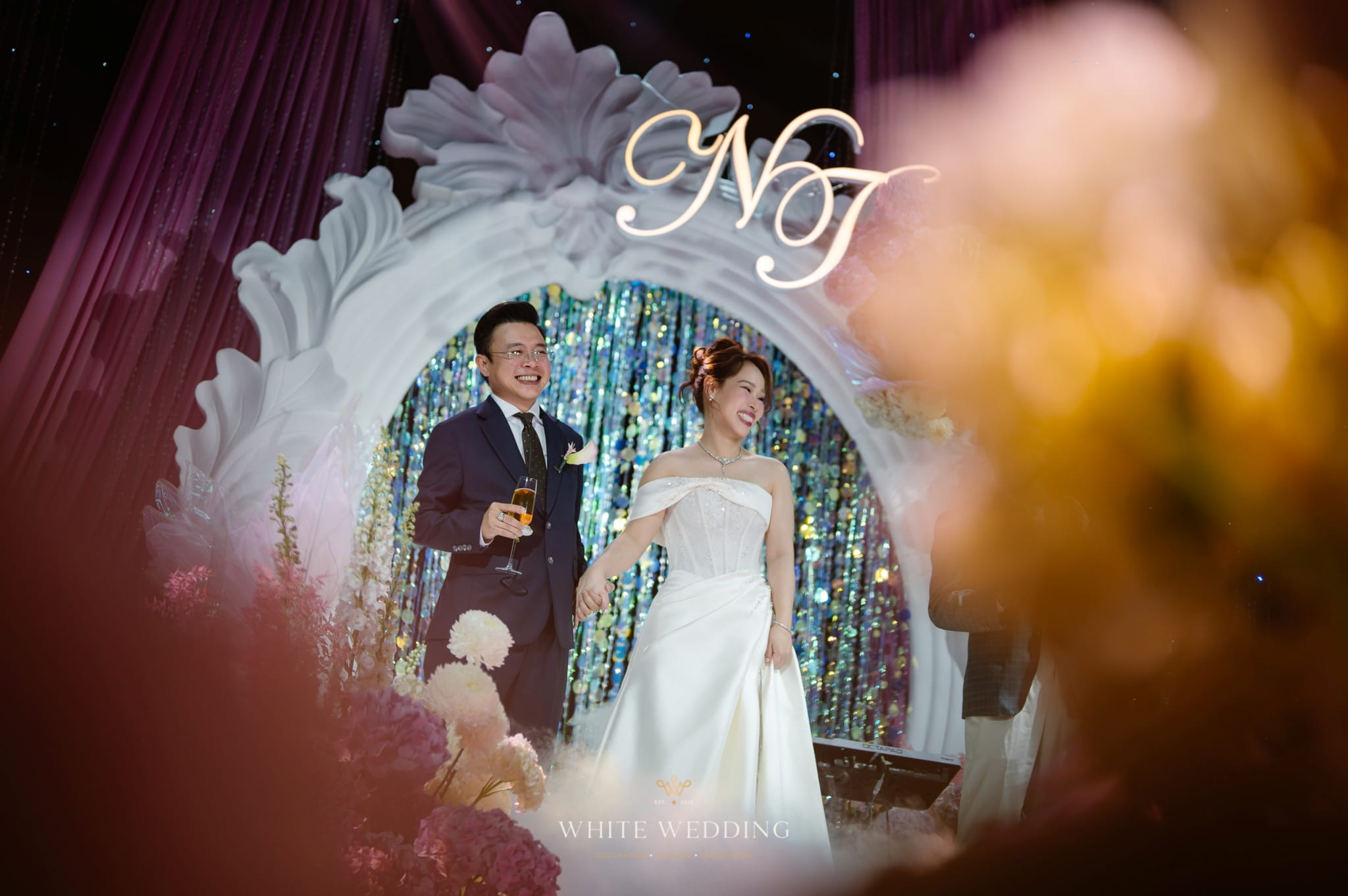 trang tri tiec cuoi floating to the heaven white wedding 104