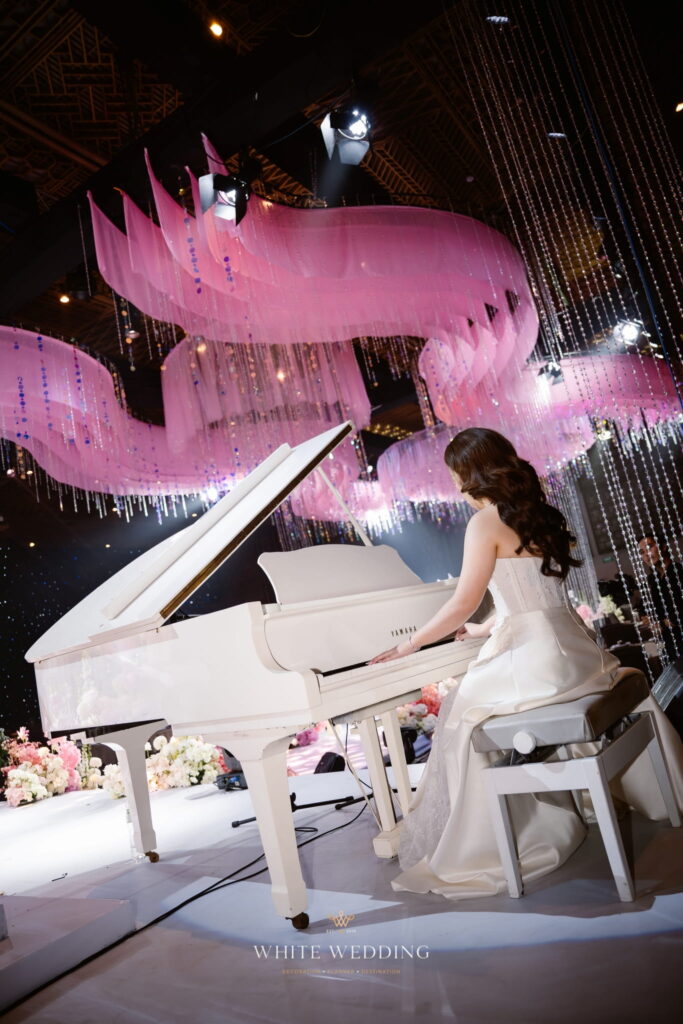 trang tri tiec cuoi floating to the heaven white wedding 112