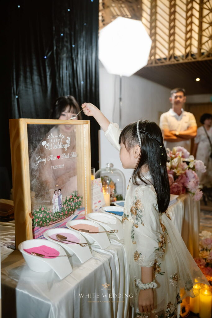 trang tri tiec cuoi floating to the heaven white wedding 123