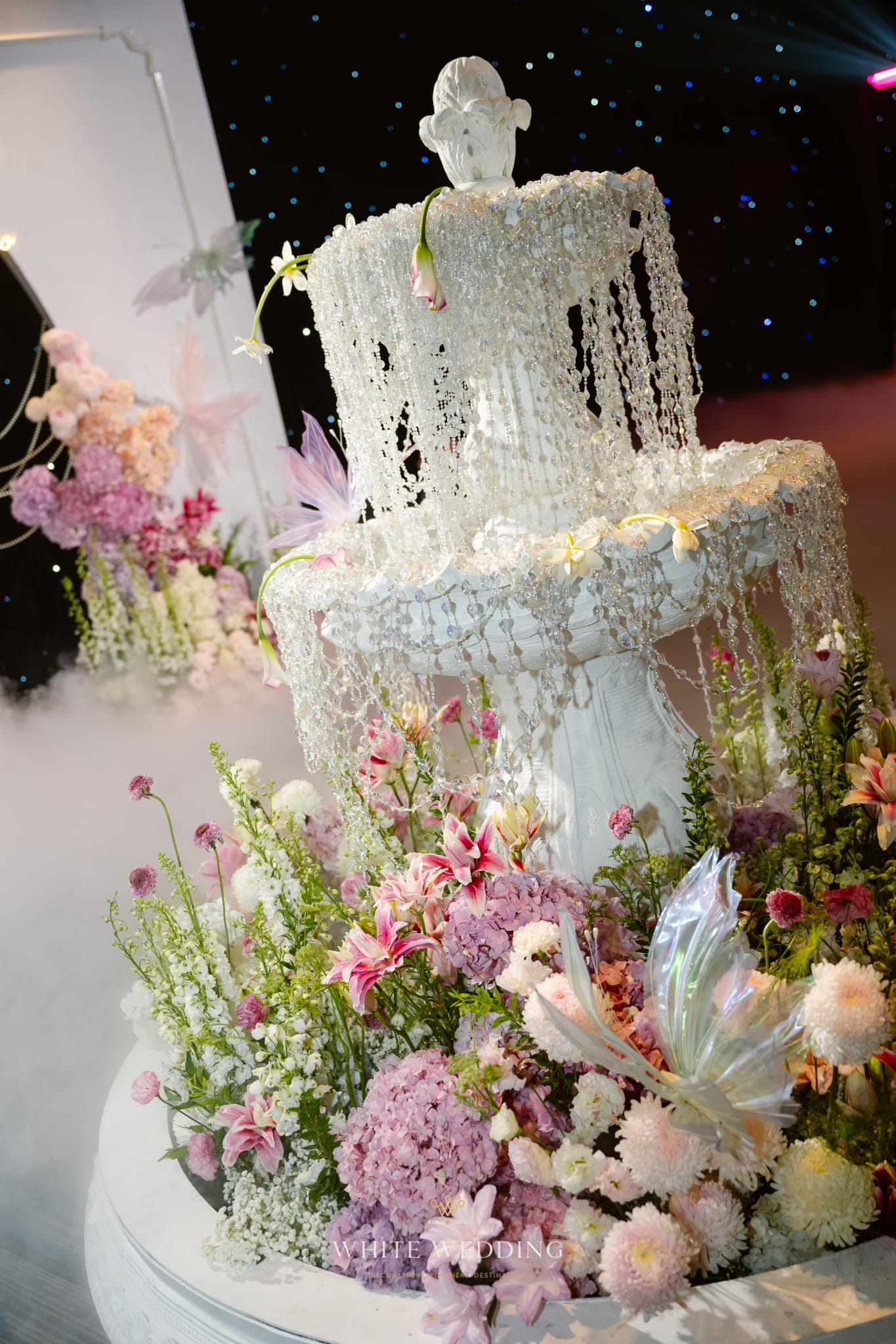 trang tri tiec cuoi floating to the heaven white wedding 3