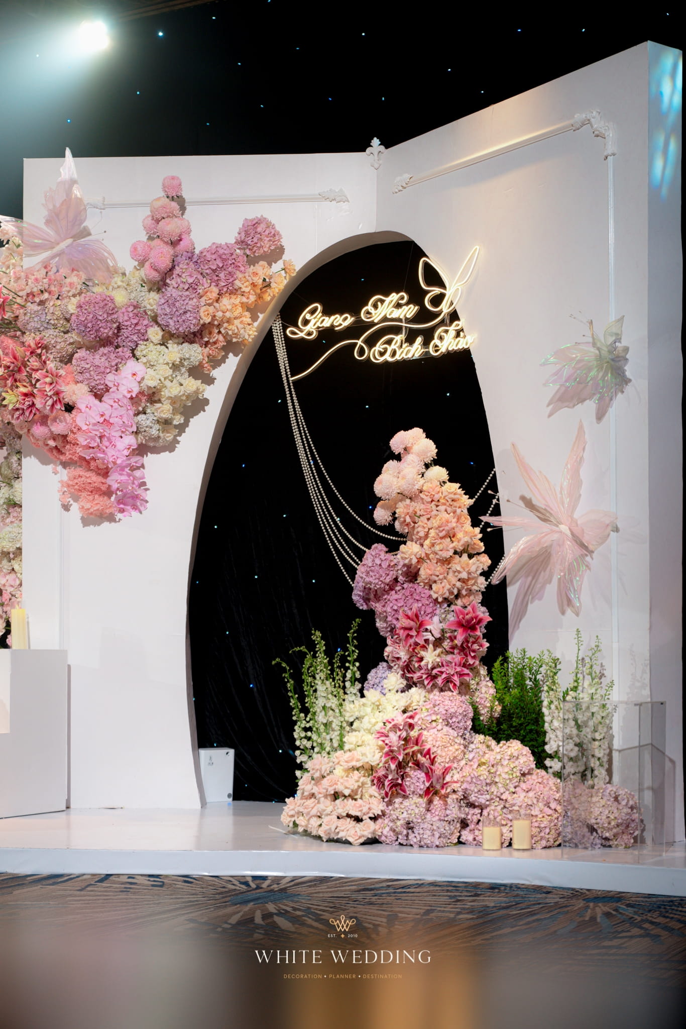 trang tri tiec cuoi floating to the heaven white wedding 30