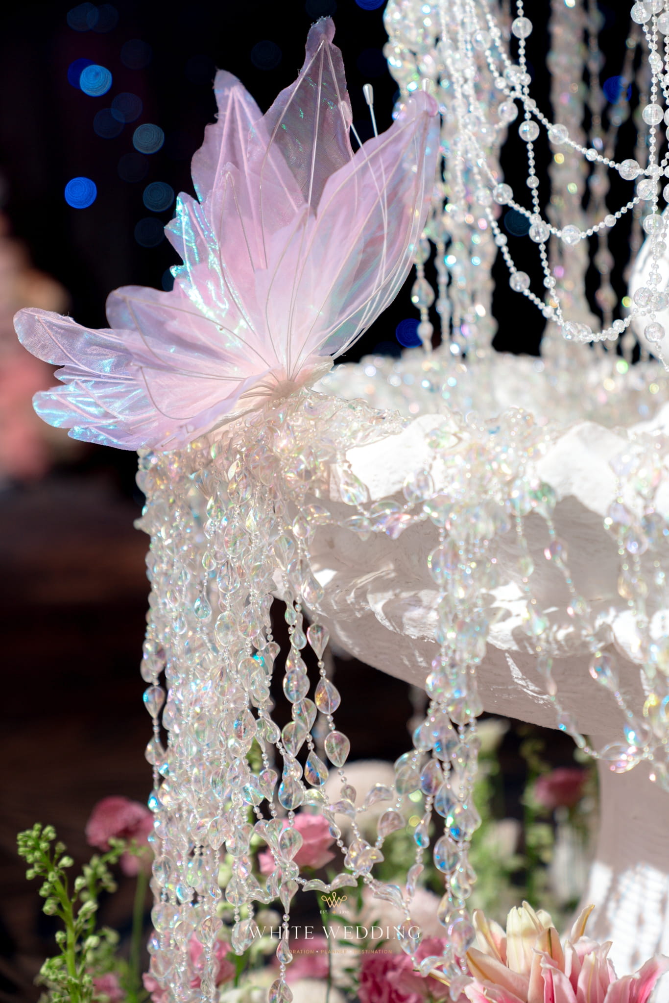 trang tri tiec cuoi floating to the heaven white wedding 46