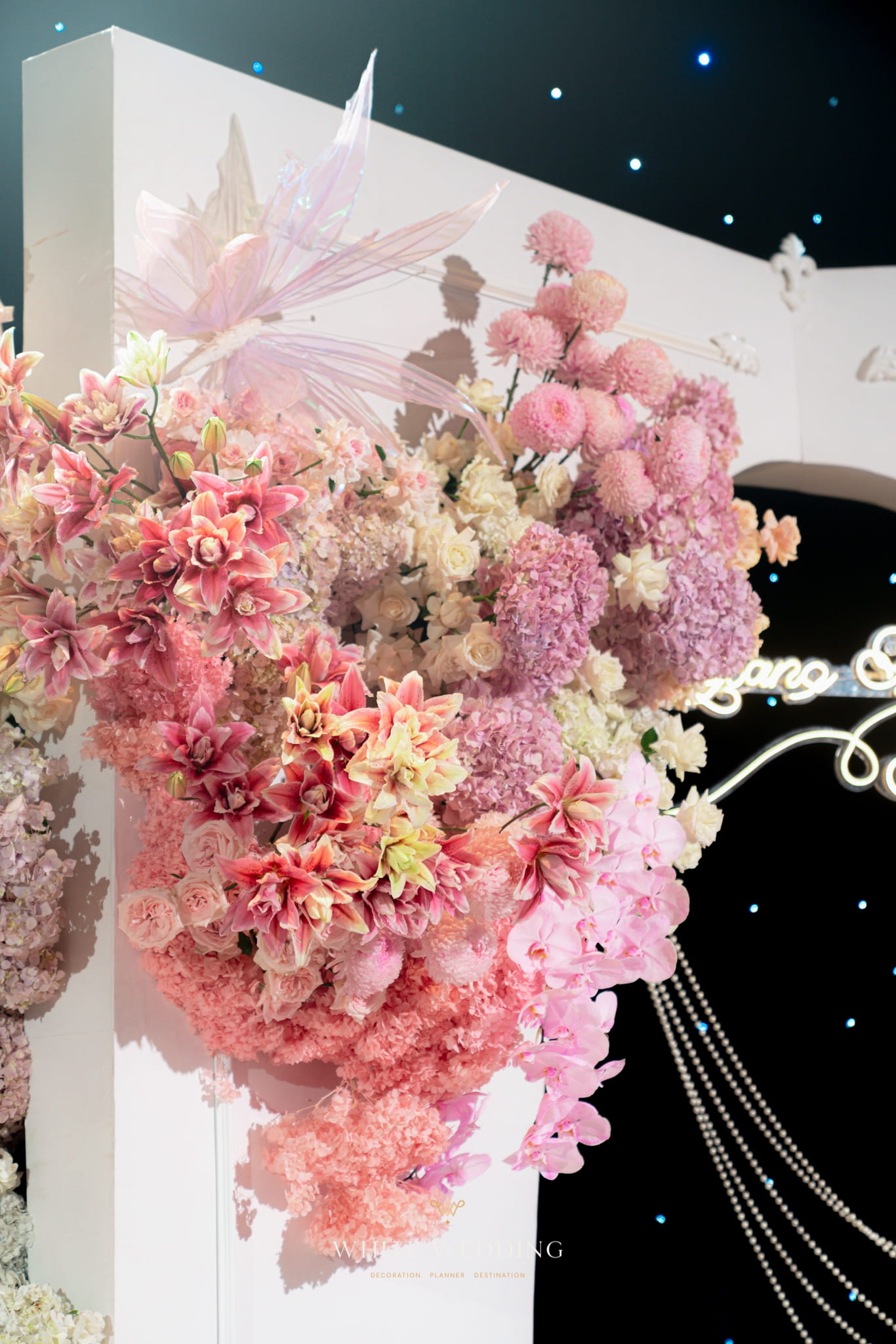 trang tri tiec cuoi floating to the heaven white wedding 48