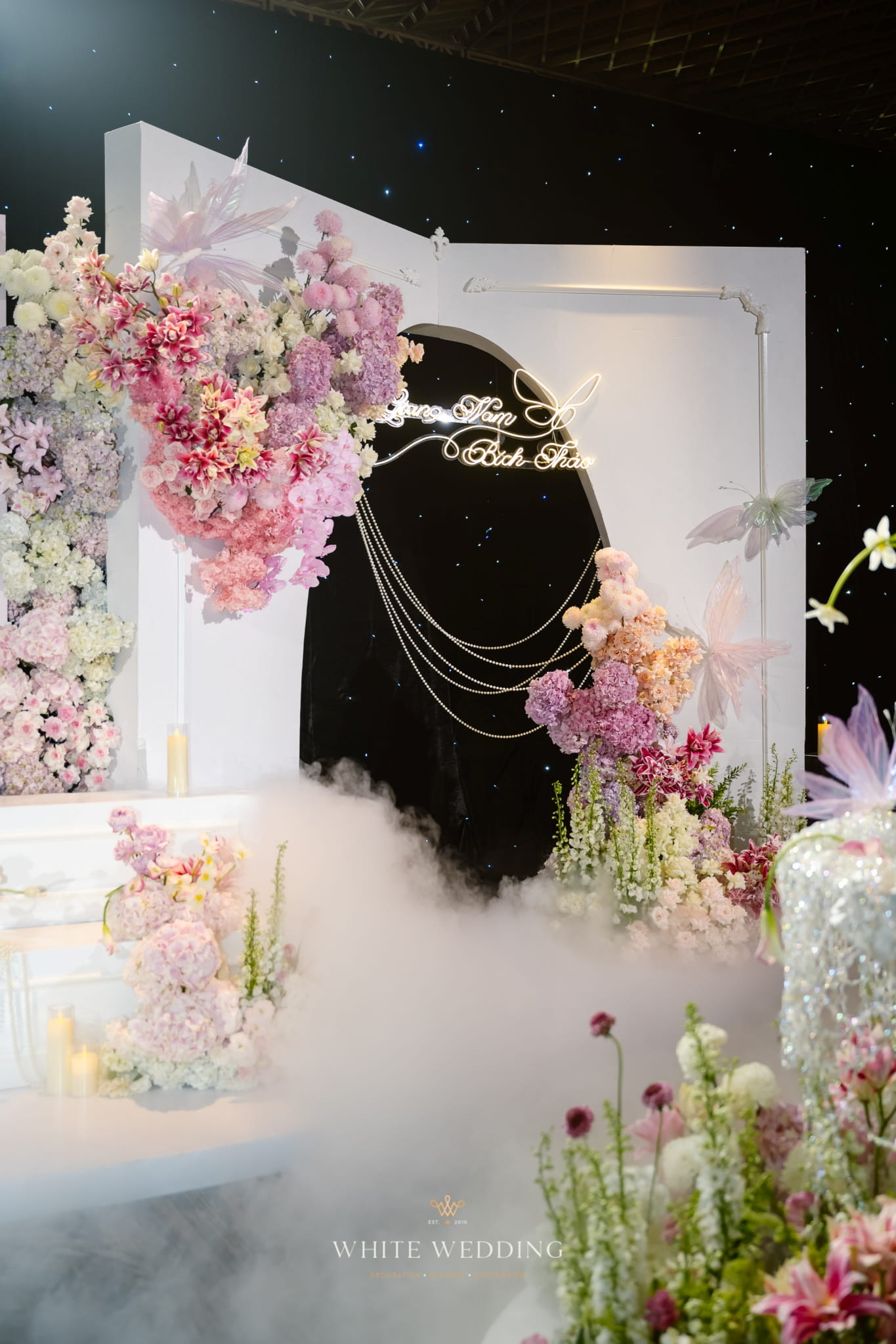 trang tri tiec cuoi floating to the heaven white wedding 5