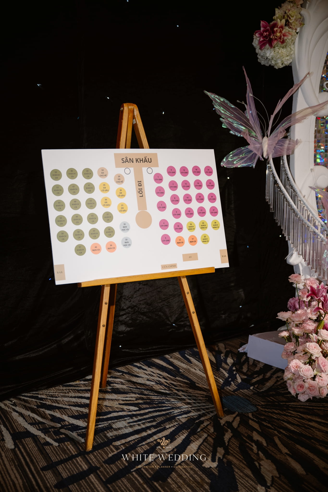 trang tri tiec cuoi floating to the heaven white wedding 70