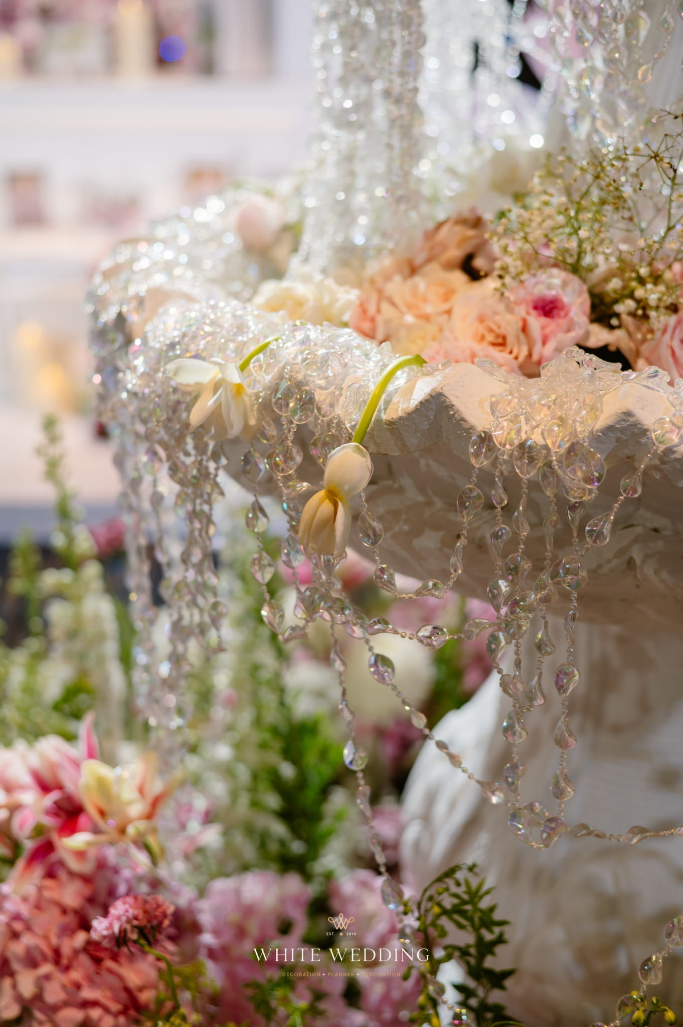 trang tri tiec cuoi floating to the heaven white wedding 74