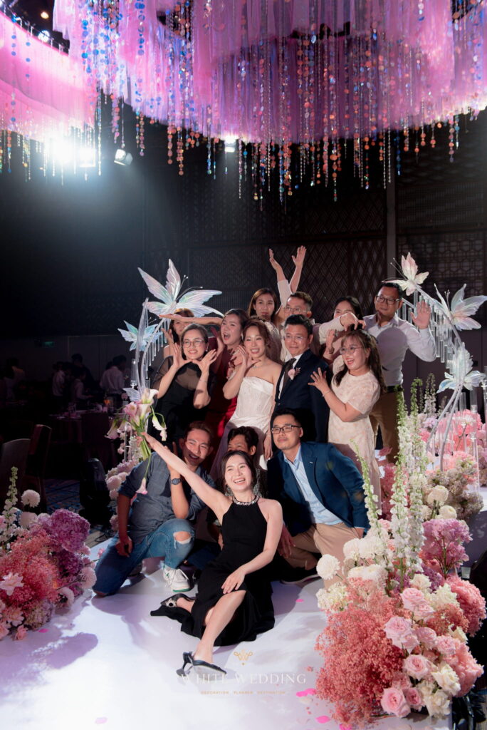 trang tri tiec cuoi floating to the heaven white wedding 8