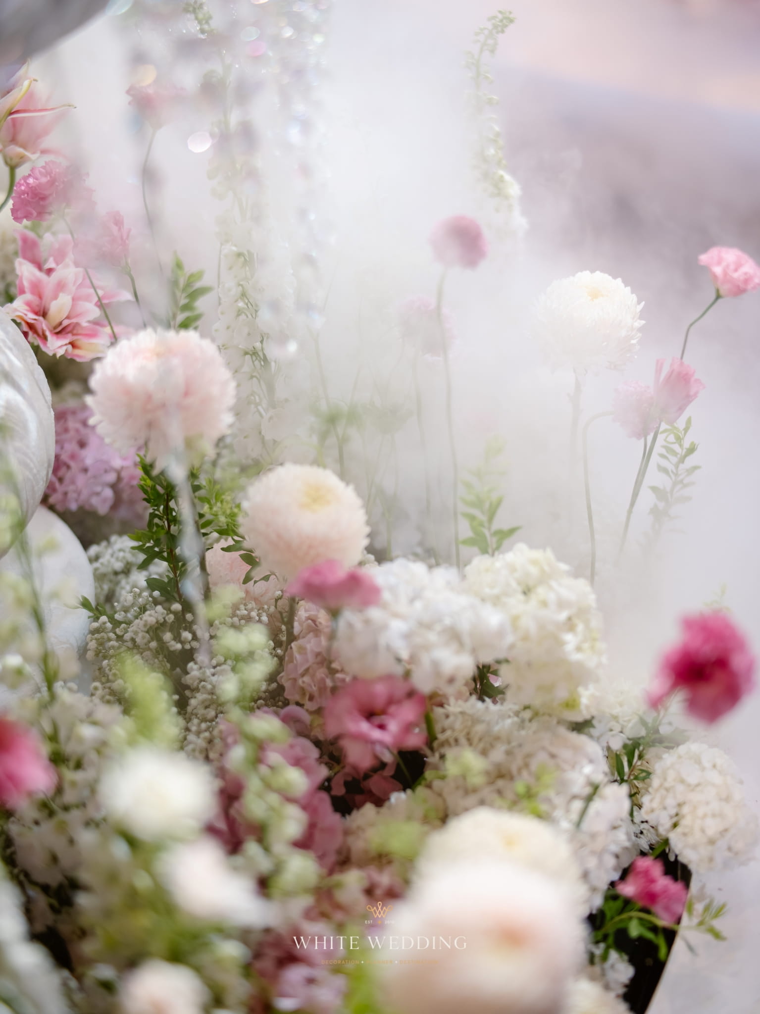 trang tri tiec cuoi floating to the heaven white wedding 86