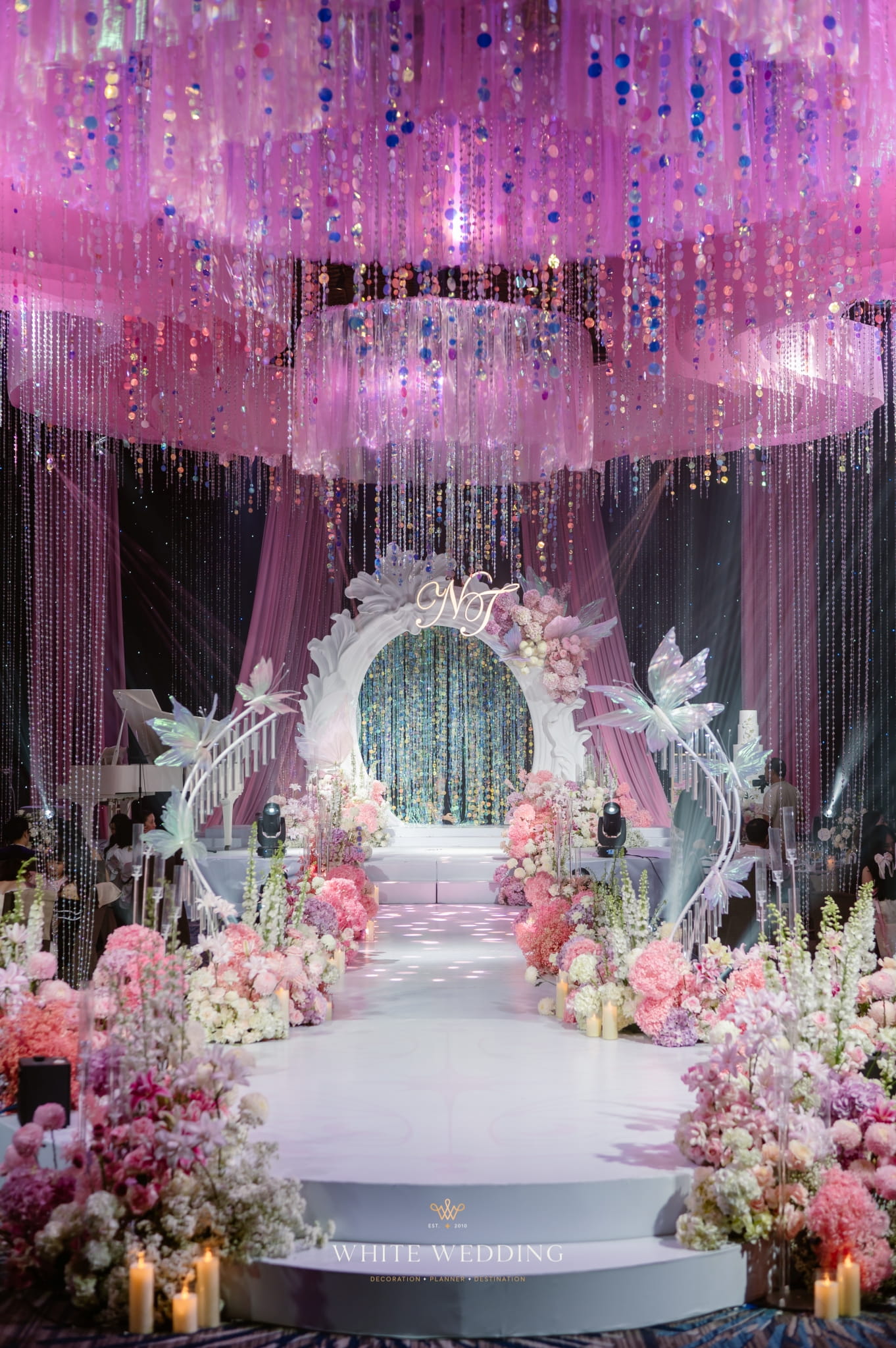 trang tri tiec cuoi floating to the heaven white wedding 97