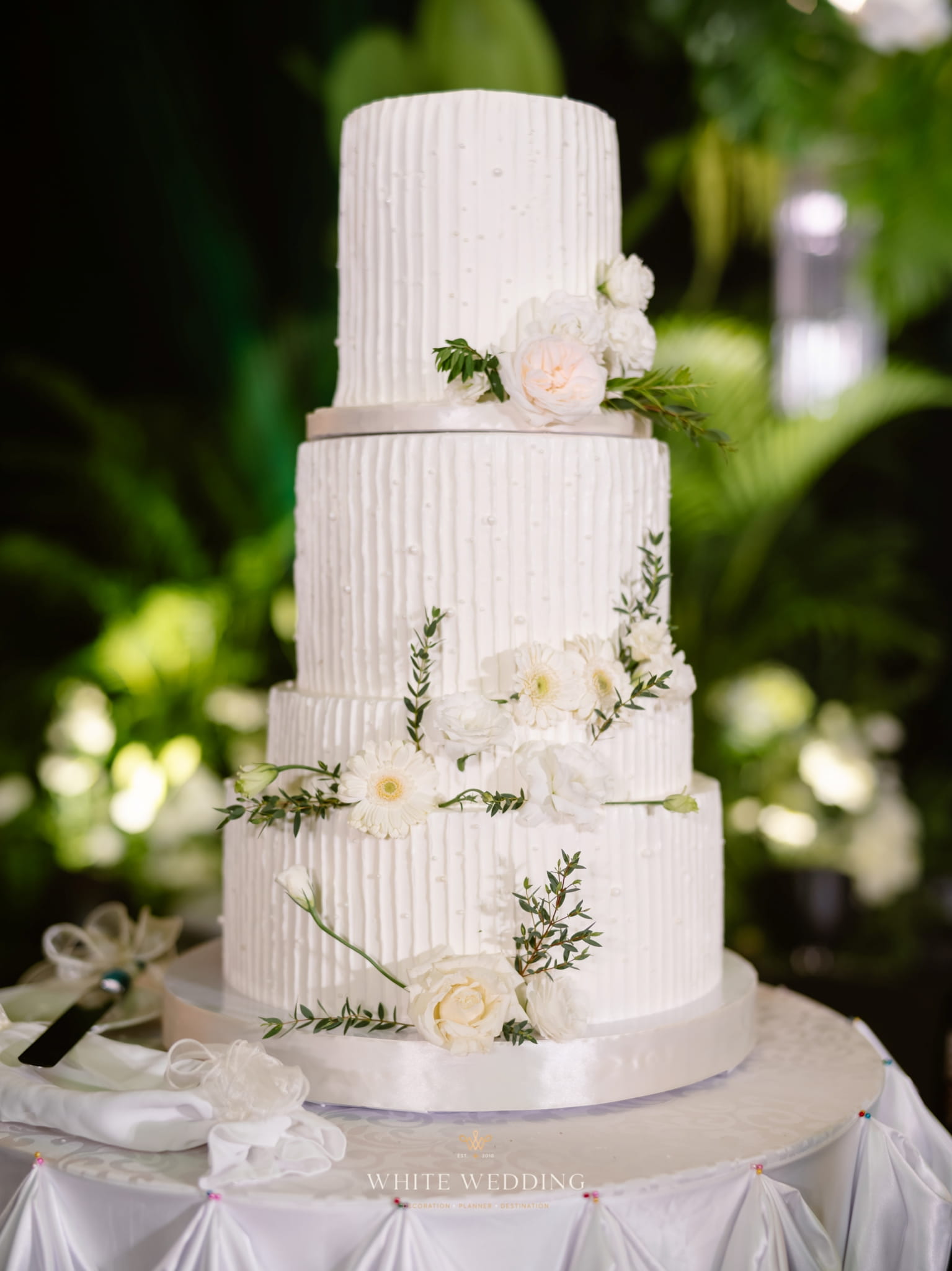 trang tri tiec cuoi green land white wedding 36