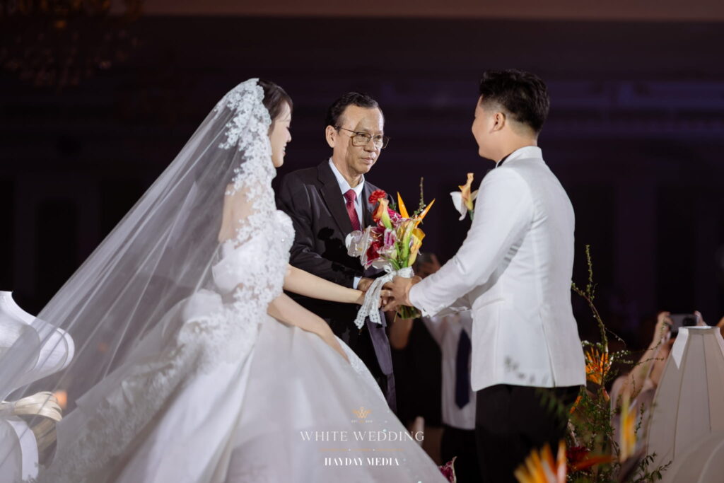 trang tri tiec cuoi ket duyen white wedding 17