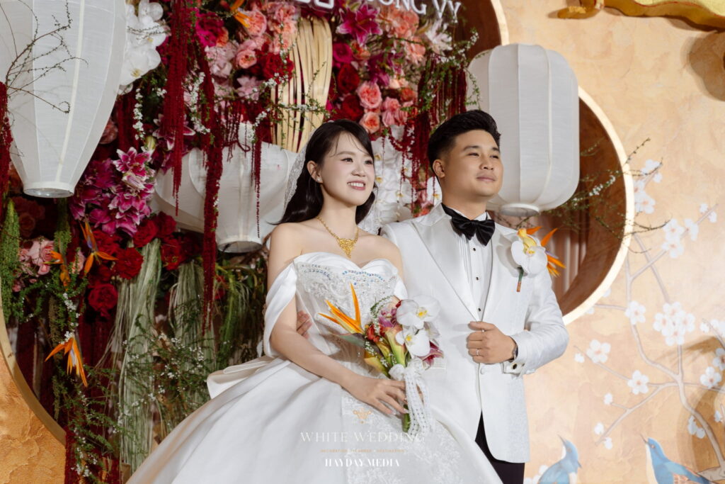 trang tri tiec cuoi ket duyen white wedding 30