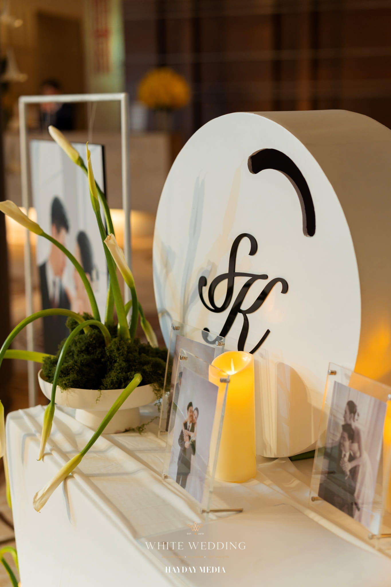 trang tri tiec cuoi less but lasting white wedding 9