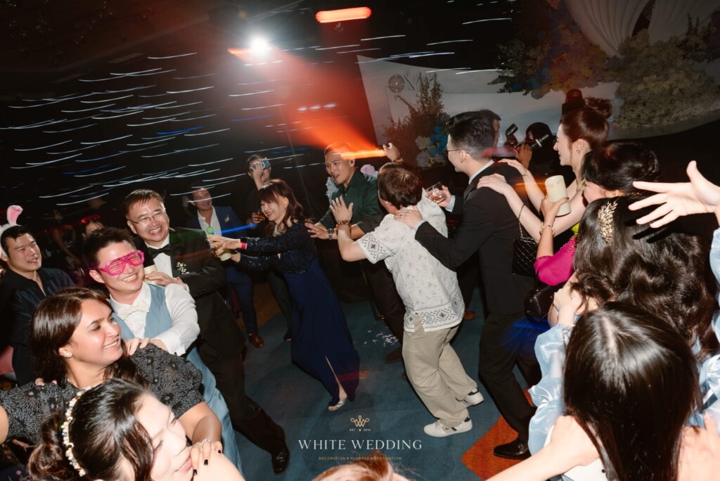trang tri tiec cuoi little mermaid white wedding 11