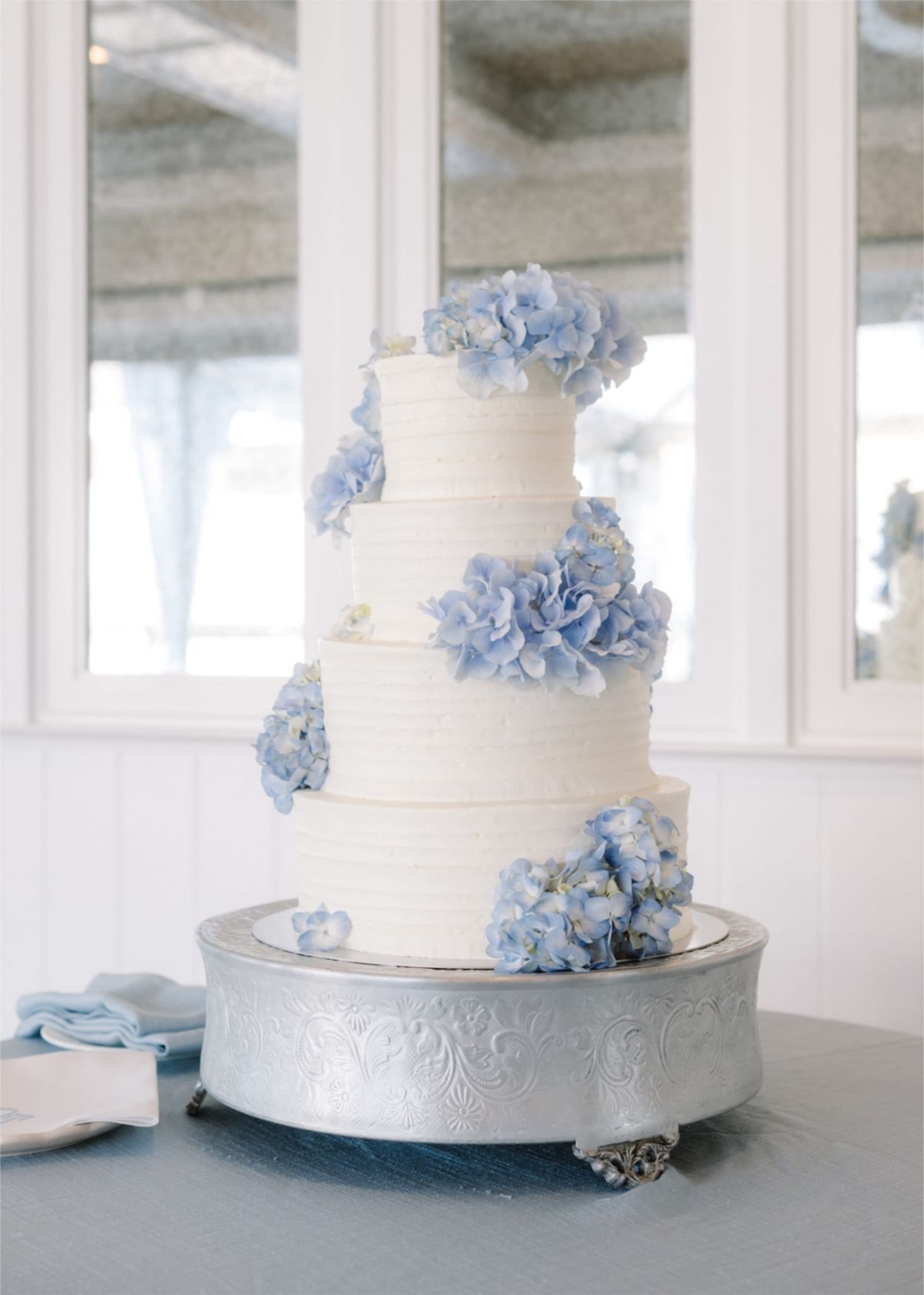 trang tri tiec cuoi love you at santorini white wedding 11 2